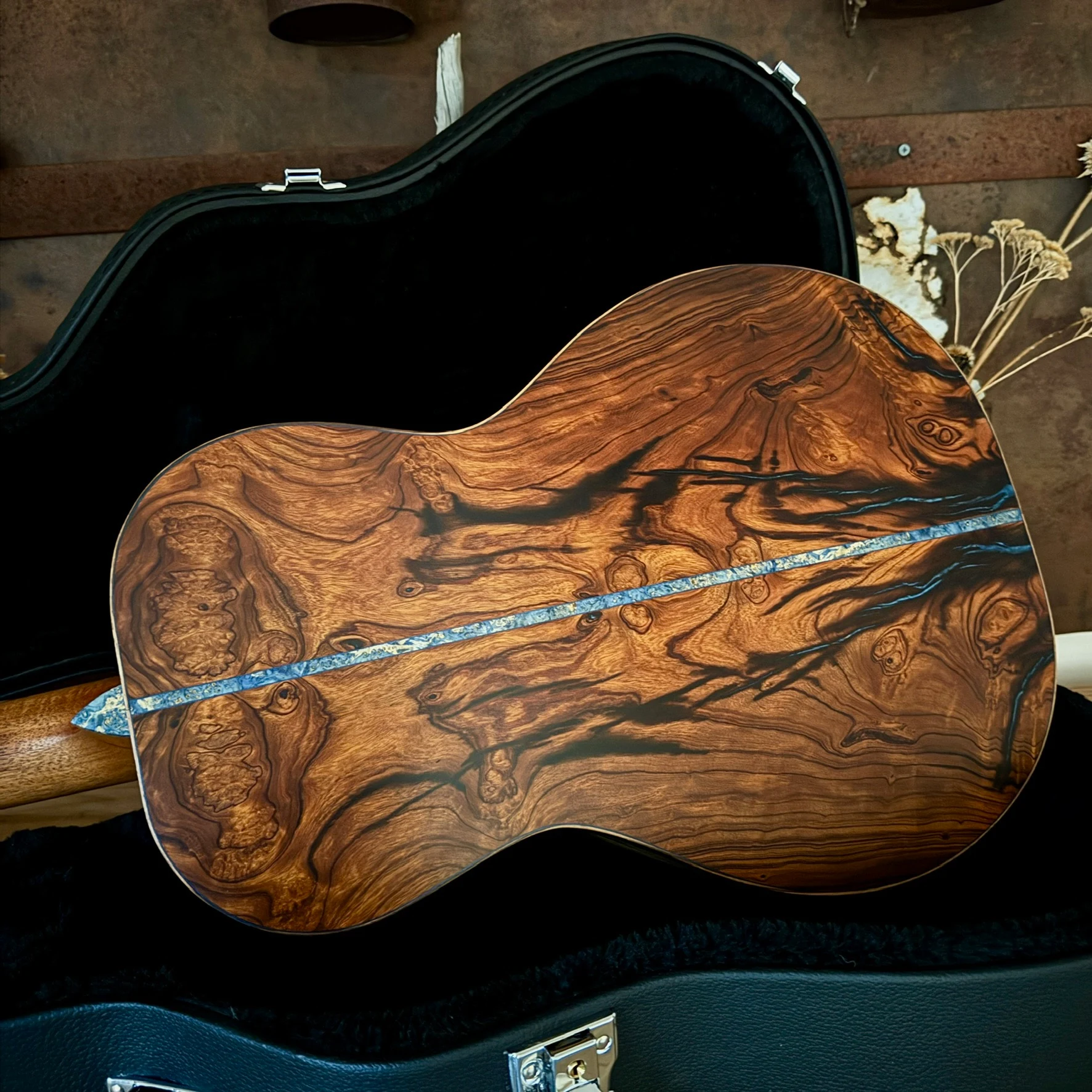El Lobito Guitar