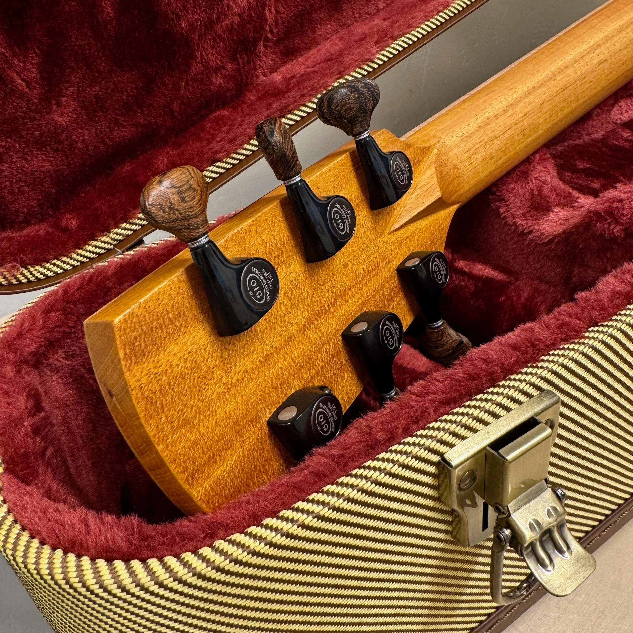 Snowfall Guitar